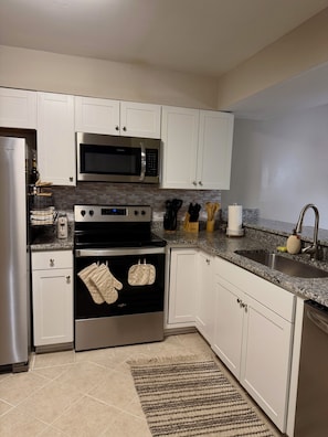 Mikrobølgeovn, ovn, kogeplade, opvaskemaskine