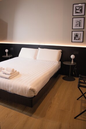 Deluxe Double Room, City View | Desk, free WiFi - Milano Bene Suites (Milan)