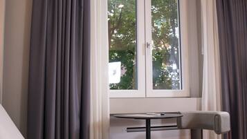 Deluxe Double Room, City View | Desk, free WiFi