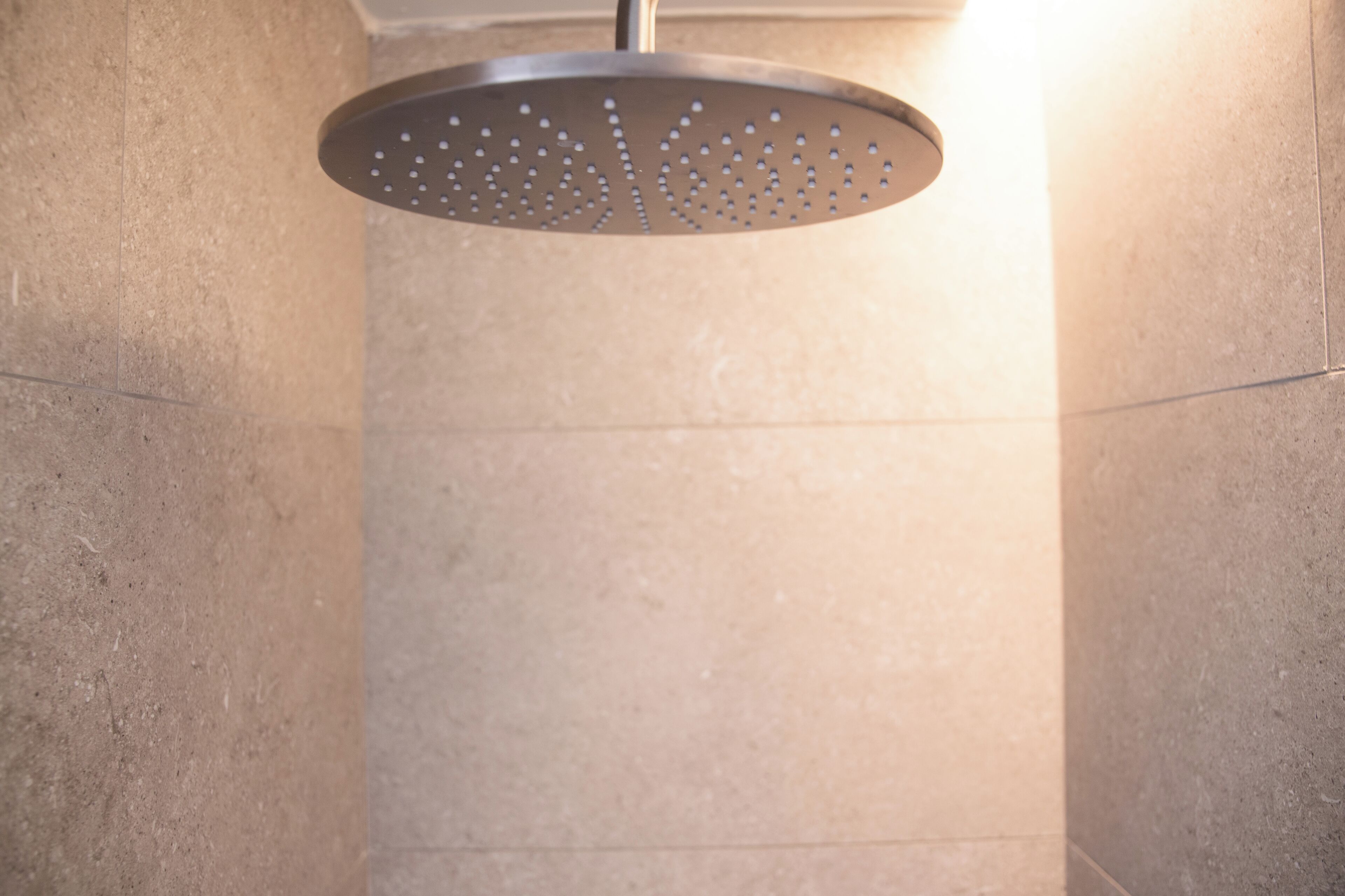 Dobbeltrom – deluxe, byutsikt | Bad | Dusj, toalettartikler (inkludert), hårføner og håndklær