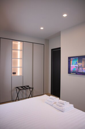 Deluxe Double Room, City View | Desk, free WiFi - Milano Bene Suites (Milan)
