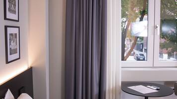 Deluxe Double Room, City View | Desk, free WiFi