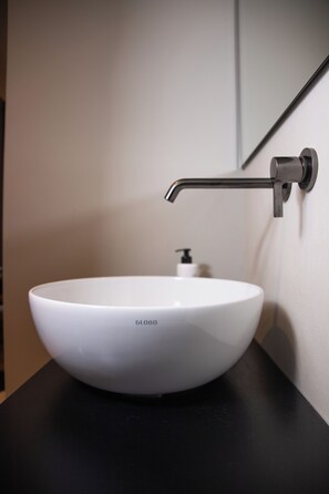 Deluxe Double Room, City View | Bathroom