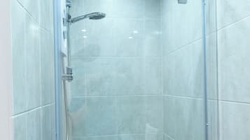 Apartment, 1 Bedroom | Bathroom | Towels, toilet paper