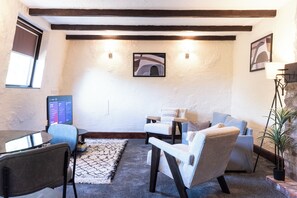 Apartment, 1 Bedroom | Living area