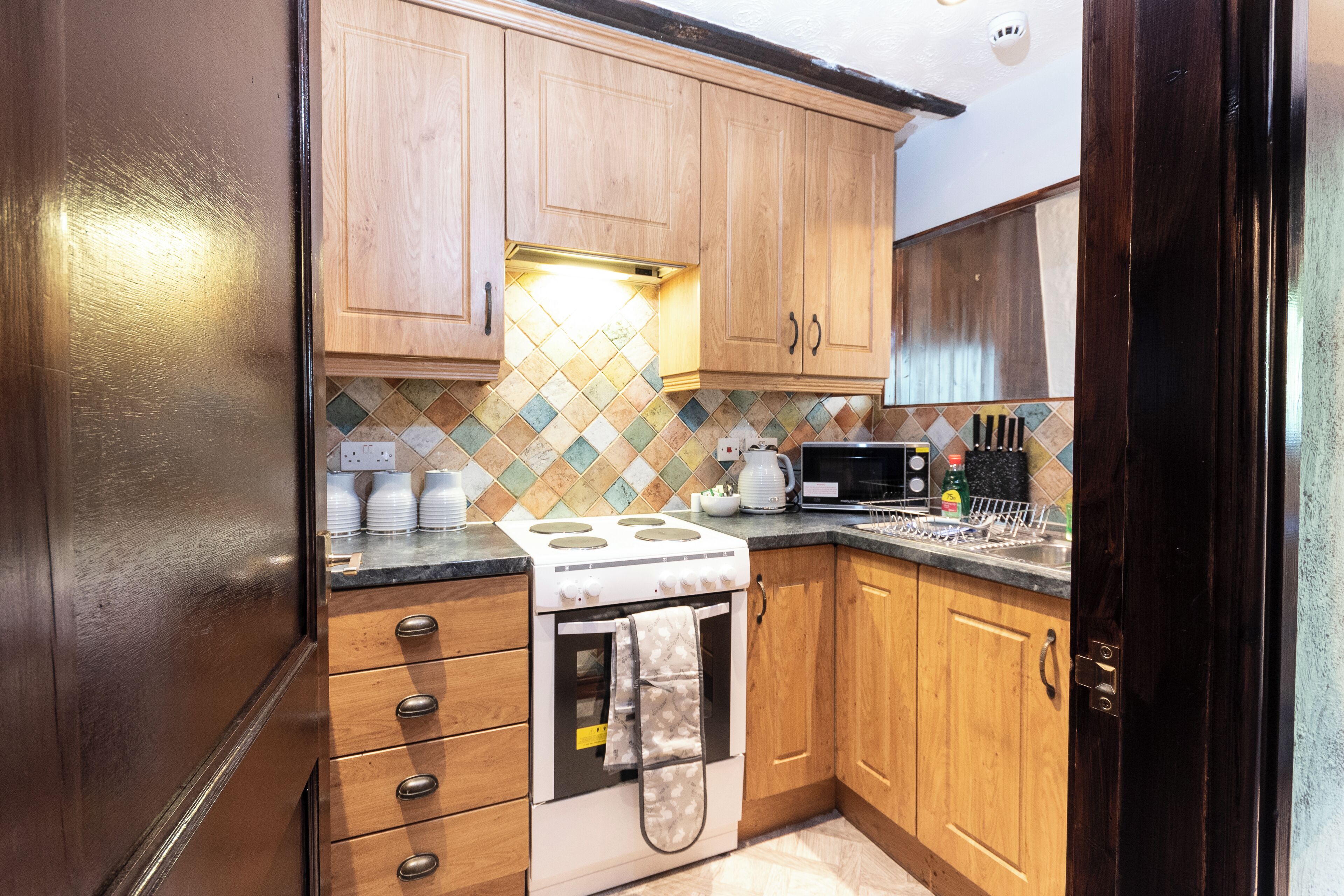 Apartment, 1 Bedroom | Private kitchen | Fridge, microwave, oven, stovetop