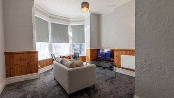 Apartment, 1 Double Bed, Non Smoking | Living area