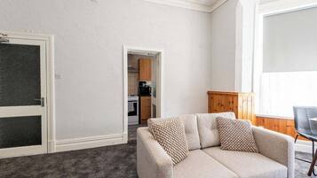 Apartment, 1 Double Bed, Non Smoking | Living area