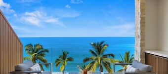 New Stylish 1 BR Condo - Ocean Views - Flex Room