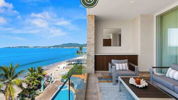Apartment, 1 King Bed with Sofa bed, Balcony, Ocean View (Naarena 401) | Property grounds