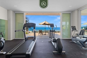 Condo, 1 cama King size y sofá cama, hidromasaje, vista al océano (Naarena 401) | Sala de fitness