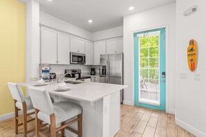 Fridge, microwave, oven, stovetop - Savannah Daydreamin - For 6 (Kissimmee)