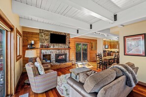 TV, fireplace