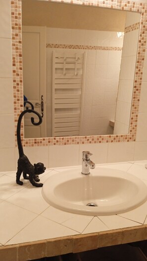 Bathroom - The Little House of the Isle (L'Isle sur la sorgue)