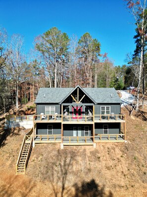 Exterior - Charming 3 Bed 2 bath Riverfront New! Chic Home in Demorest, GA mountains. (Demorest)