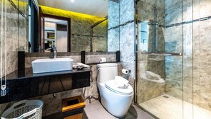 Zimmer, 1 Schlafzimmer, Raucher, Balkon | Badezimmer
