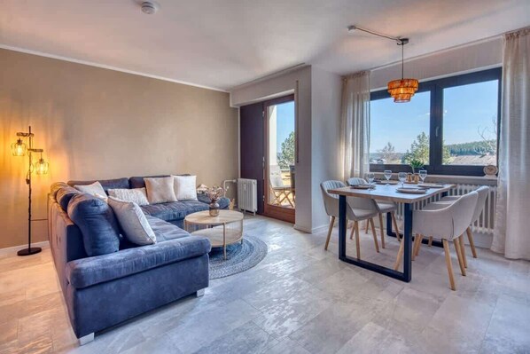 TV, offices - Peaceful Forestiew | Pool | BBQ | Cinema | Sauna (Schönwald im Schwarzwald)