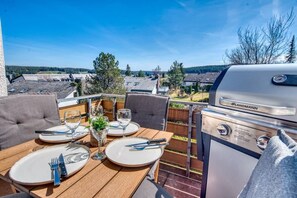Outdoor dining - Peaceful Forestiew | Pool | BBQ | Cinema | Sauna (Schönwald im Schwarzwald)