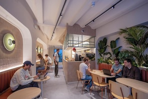 Books - Camila Hostel Valencia (Valencia)