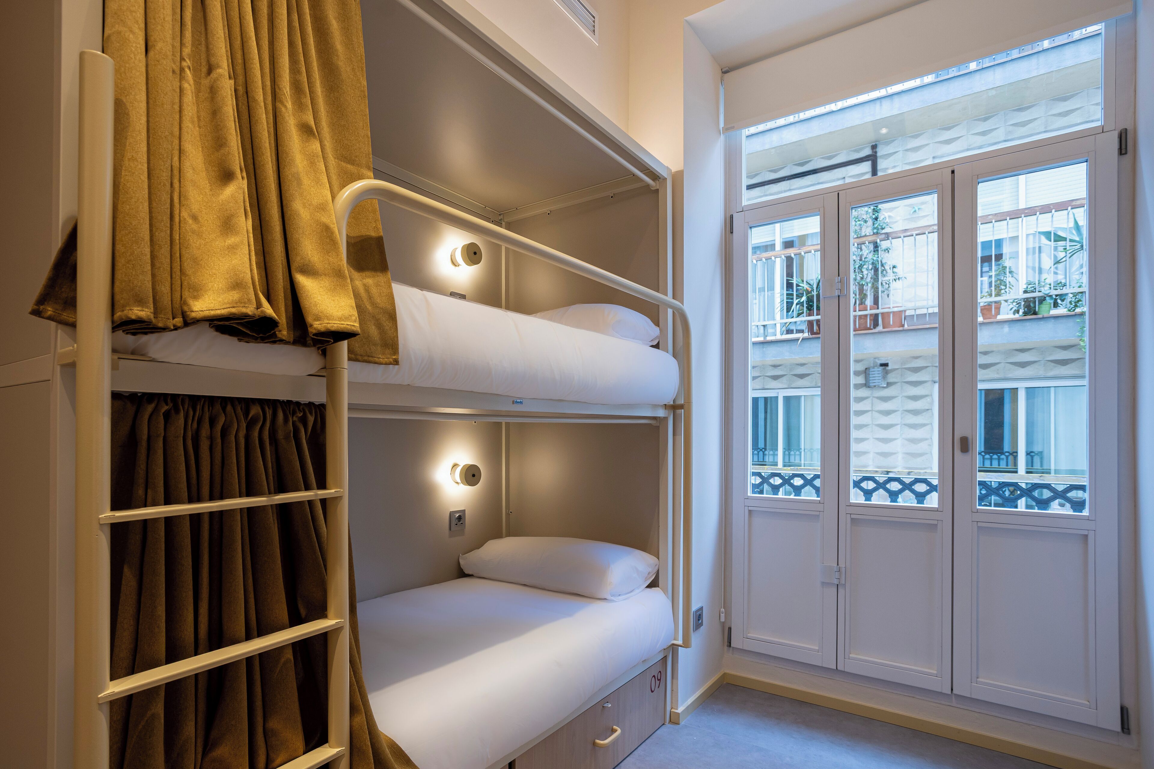 Dormitório compartilhado conforto | Cortinas blackout, ferros/tábuas de passar roupa, Wi-Fi de cortesia