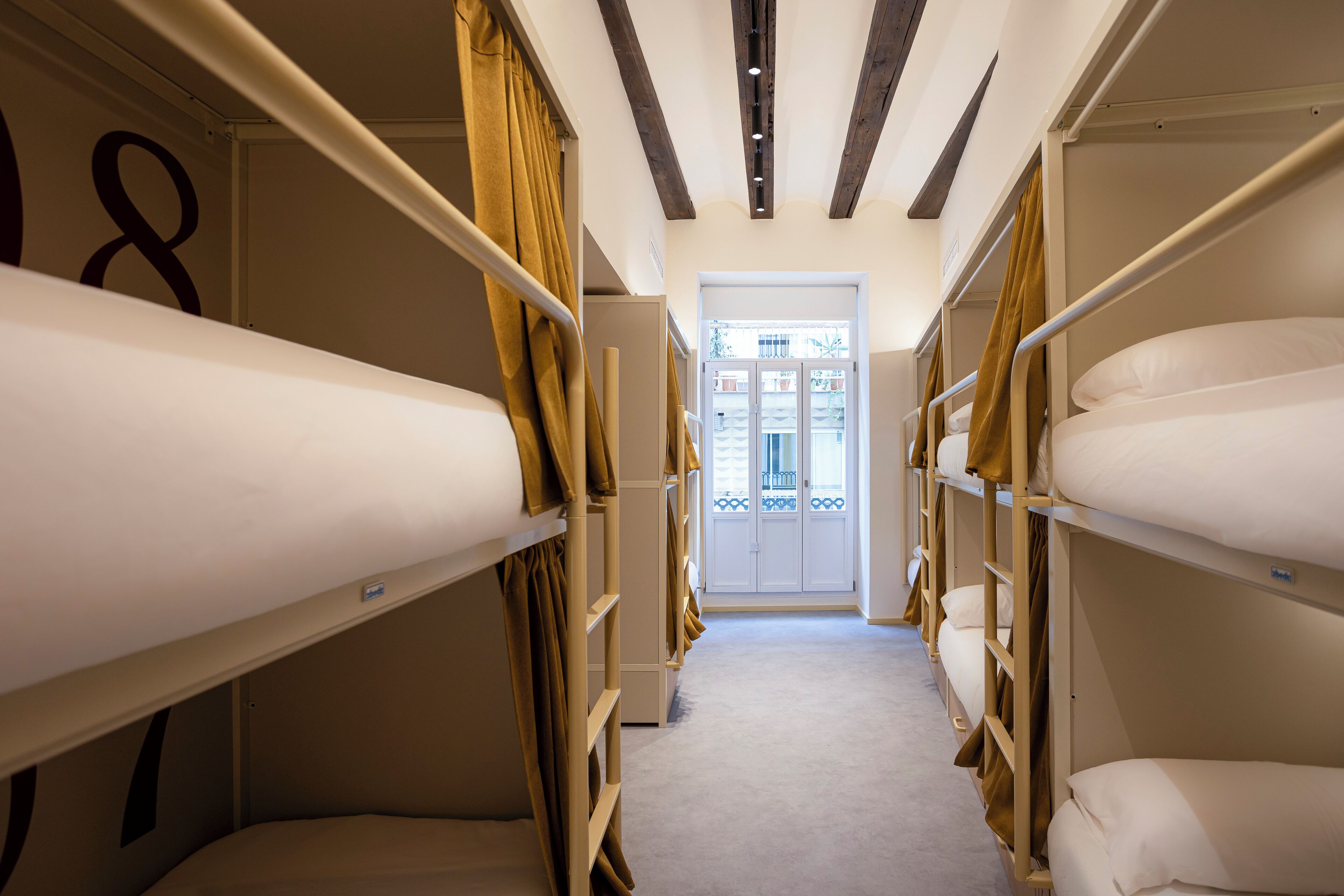 Cortinas blackout, ferros/tábuas de passar roupa, Wi-Fi de cortesia