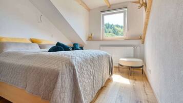 3 makuuhuonetta, silitysrauta/-lauta, vauvan matkasänky, Wi-Fi