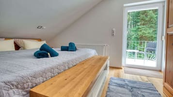 3 slaapkamers, een strijkplank/strijkijzer, reisbedje, wifi