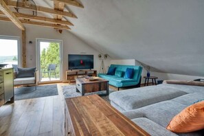 TV, peis og kontorer