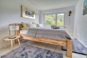 6 bedrooms, iron/ironing board, travel crib, WiFi