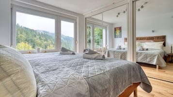 6 bedrooms, iron/ironing board, travel crib, WiFi