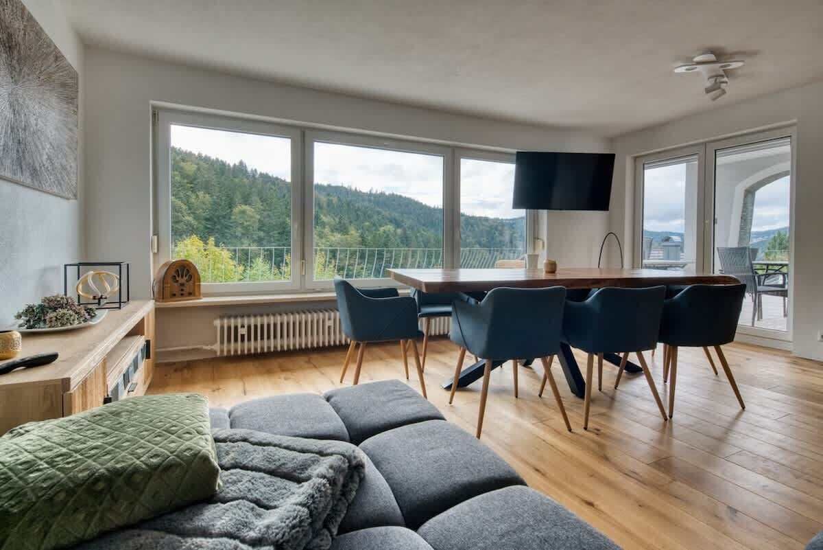 TV, fireplace, offices