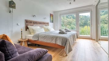 6 slaapkamers, een strijkplank/strijkijzer, reisbedje, wifi