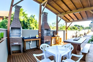 Traditional Apartment | Outdoor dining - Java Bangalôs (Imbituba)