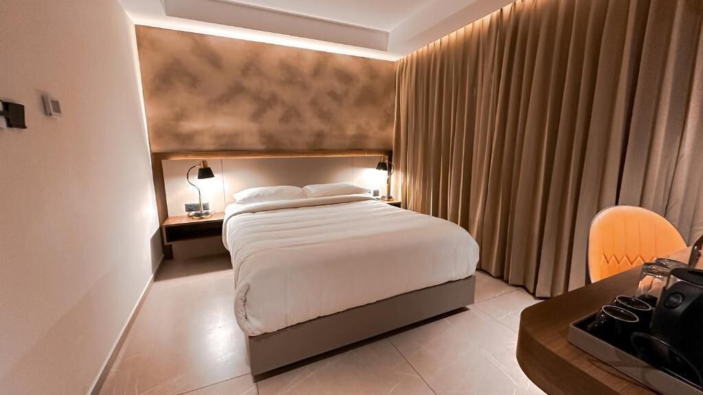 In-room safe, desk, laptop workspace, soundproofing