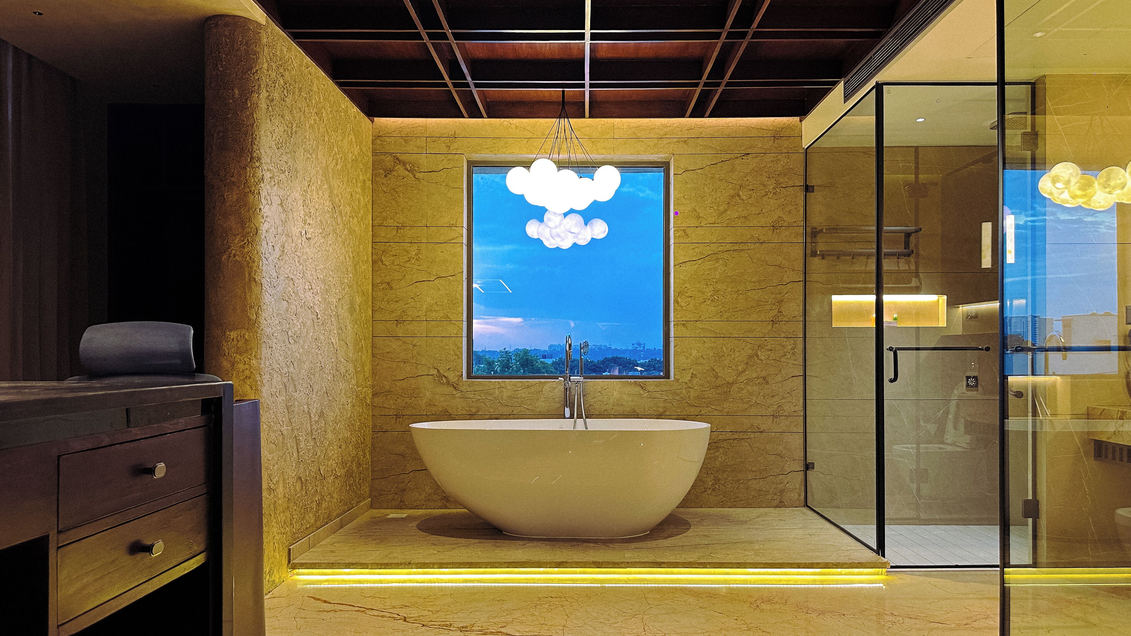 Honeymoon Suite | Bathroom | Towels