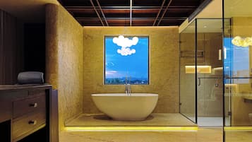 Honeymoon Suite | Bathroom | Towels