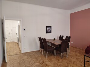 Dining - Quiet apartment near the subway (Wien)