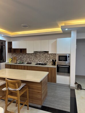 Private kitchen - The Luxe Condo (Nairobi)