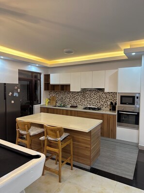Private kitchen - The Luxe Condo (Nairobi)