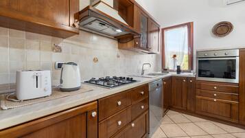 Kühlschrank, Ofen, Herdplatte, Geschirrspüler