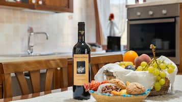 Frigorifero, forno, piano cottura, lavastoviglie