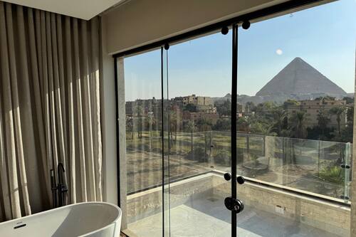 Prestige Suite with Hot Tub Balcony Panorama Pyramid View