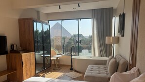 特色套房, 熱水浴缸 (Panoramic Pyramid) | 高級寢具、羽絨被、免費迷你吧、免費無線上網