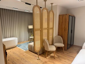 Premium Suite with Hot Tub Balcony Pyramid Panorama | Premium bedding, down comforters, free minibar, free WiFi