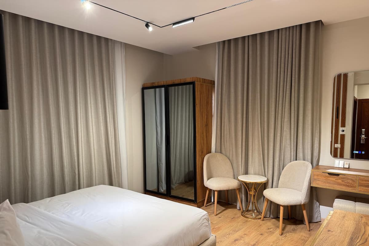 Premium bedding, down comforters, minibar (free items), WiFi (free)