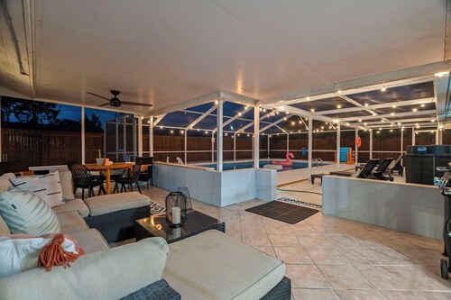 Heated Pool Home +Guest House! Mini Golf+Game Room