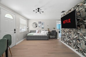 4 chambres, fer et planche à repasser, Wi-Fi, draps fournis