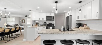 Heated Pool Home +Guest House! Mini Golf+Game Room