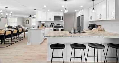 Heated Pool Home +Guest House! Mini Golf+Game Room