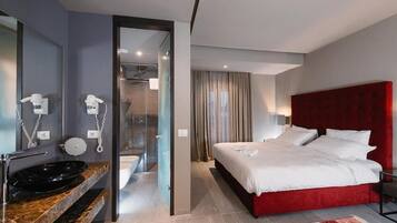 Deluxe Double Room, Balcony | In-room safe, soundproofing, free WiFi
